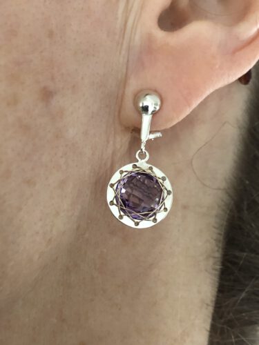 Ohrclip mit eingenähtem Edelstein