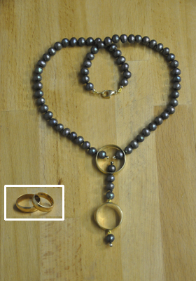 Trauringe zu Collier