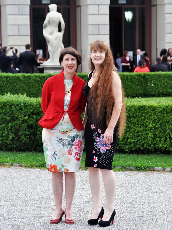 Beate Schellhas und ich vor der Villa Olmo