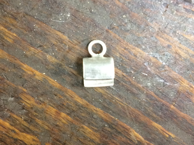 Die unauffällige Öse