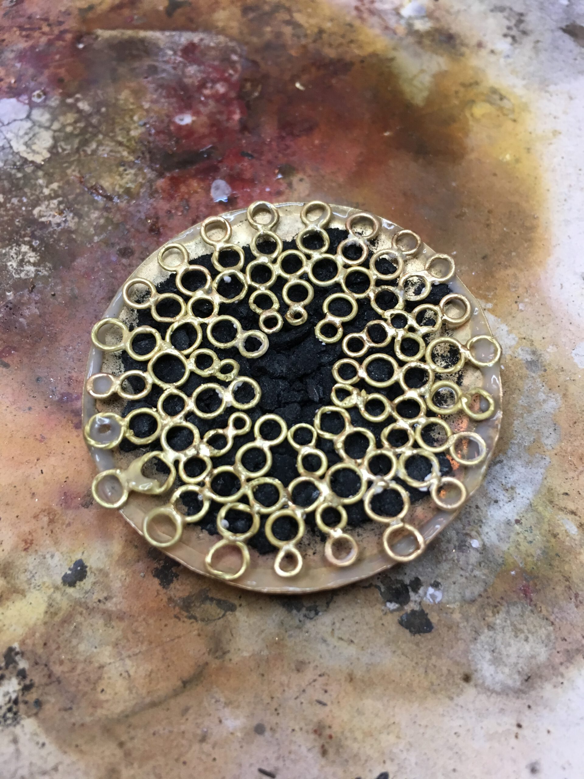 Bis wann ist es eine Brosche – ab wann ist es ein Anhänger? Upcycling