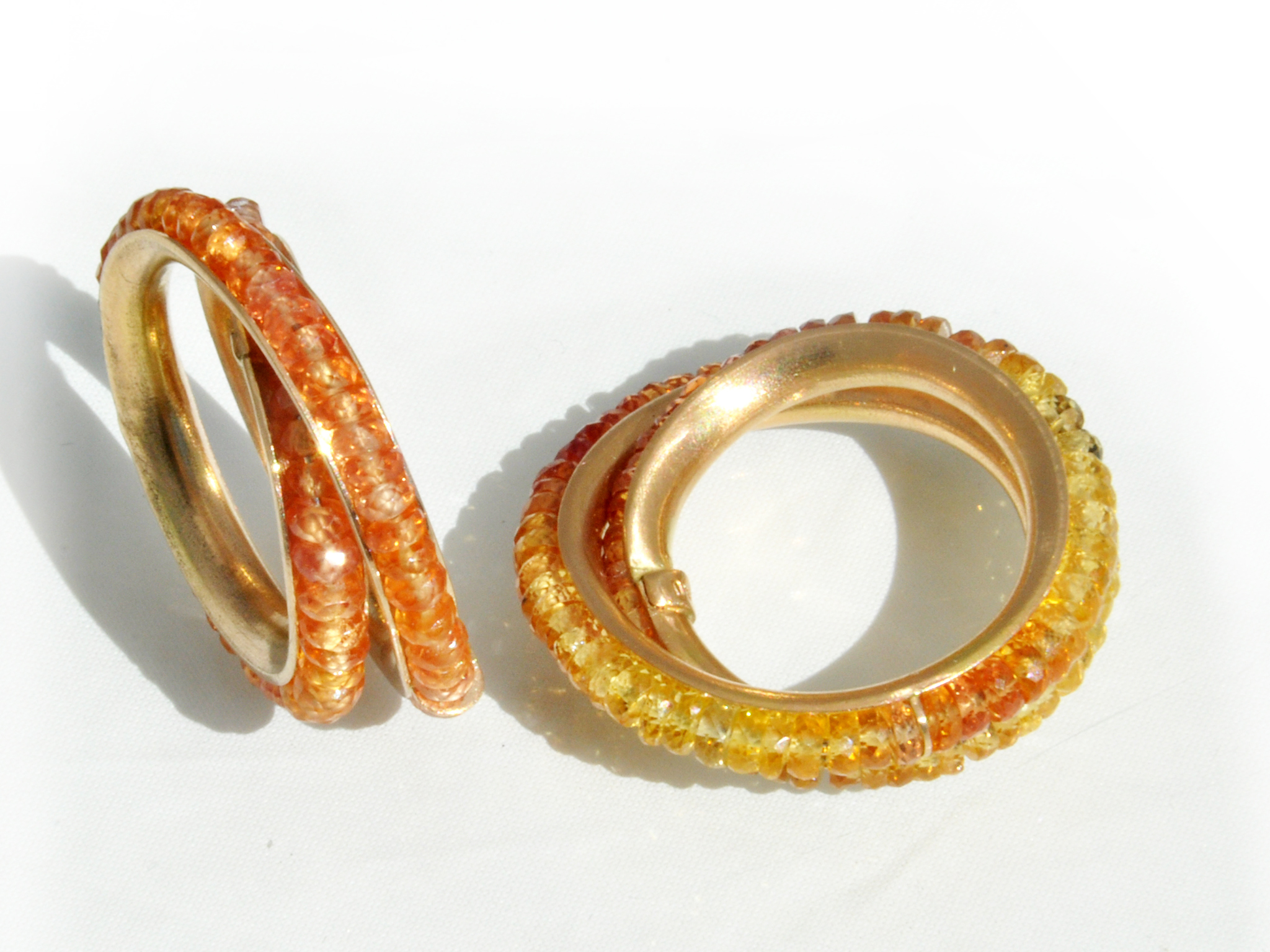 Wickelringe und Collier mit orangenen Safiren