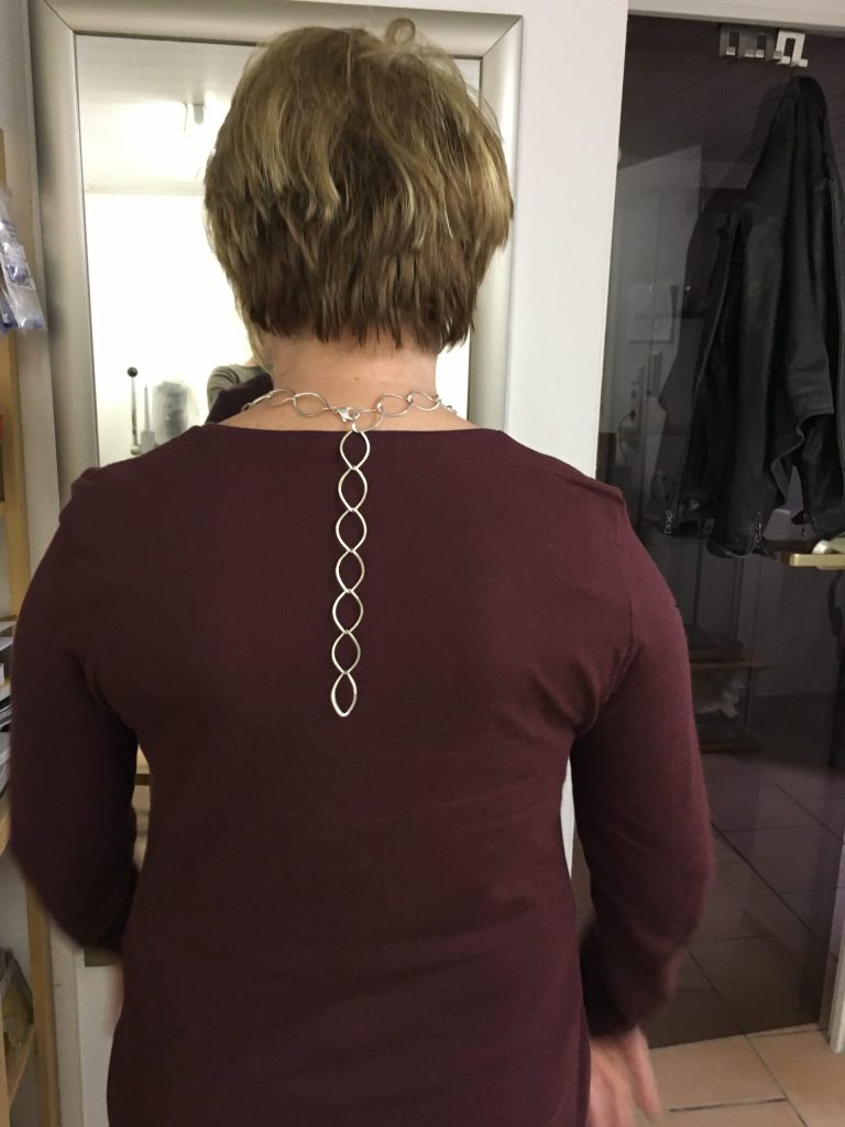 Silberkette von hinten - kurz