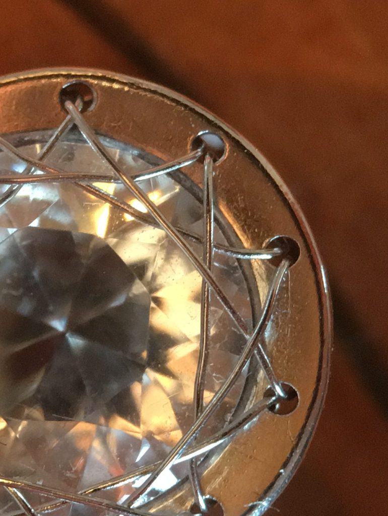 Detailaufnahme Eingenähte Edelsteine