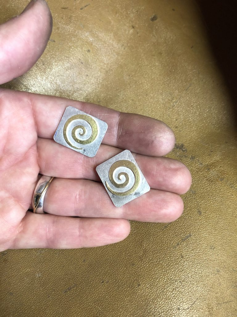 Manschettenknöpfe aus Gold eines geliebten Menschen