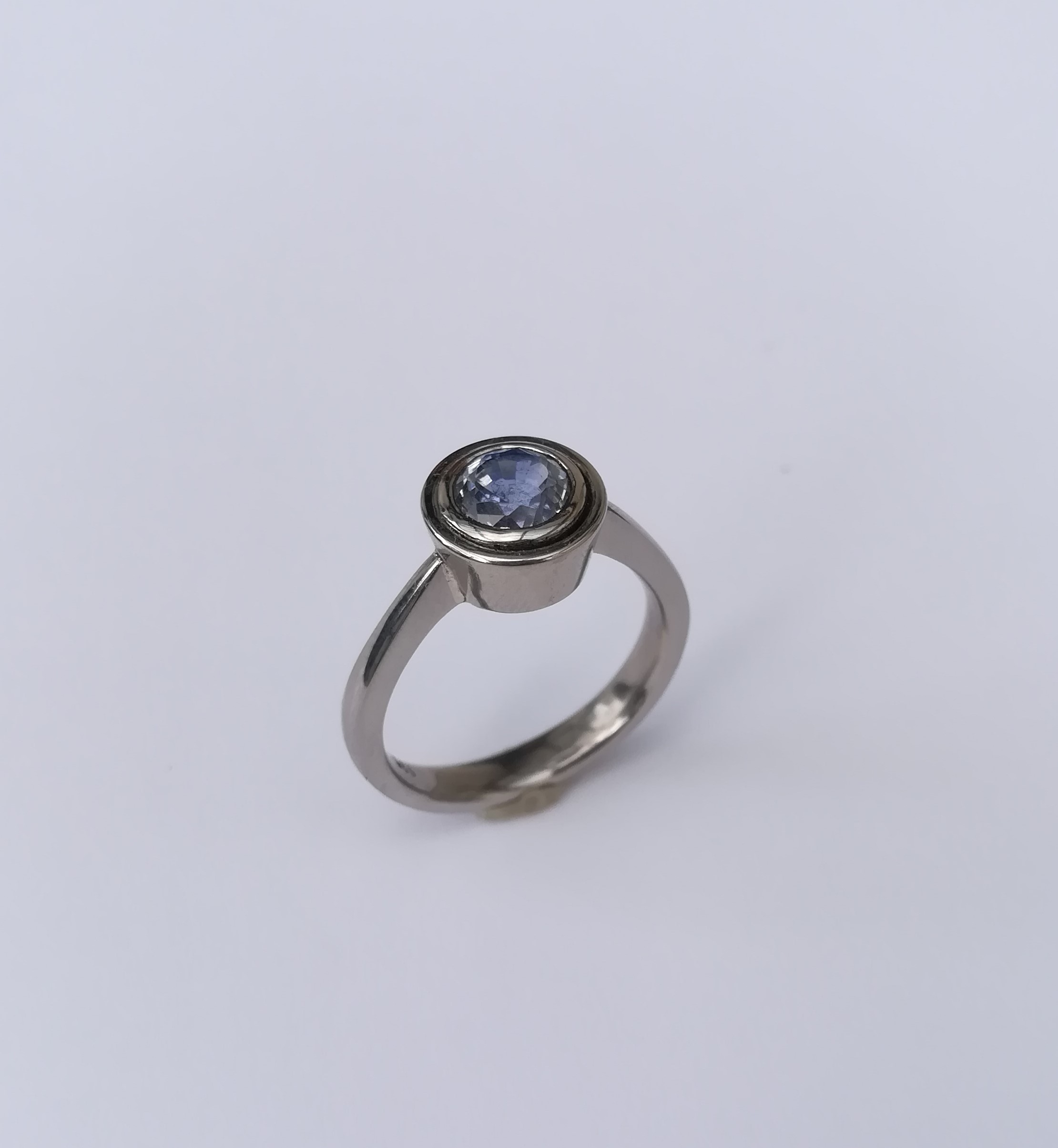 Zungenschienenring mit Schattenfuge – von Miriam