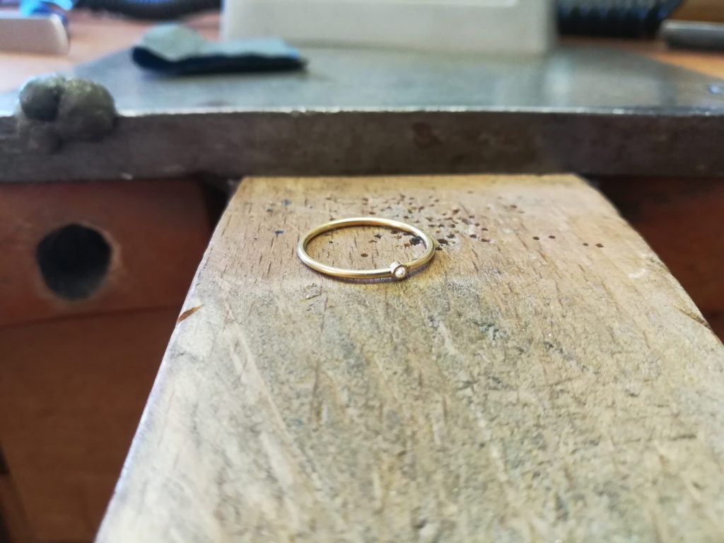vorbereiteter Midi-Ring mit Fassung