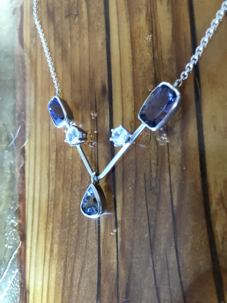 Tansanit-Maus Collier mit Zirkon