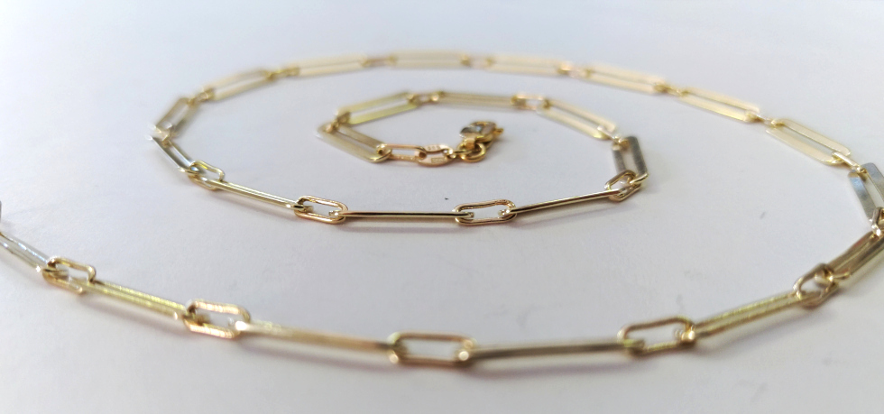 Gelbgoldkette aus unterschiedlichen Ösen