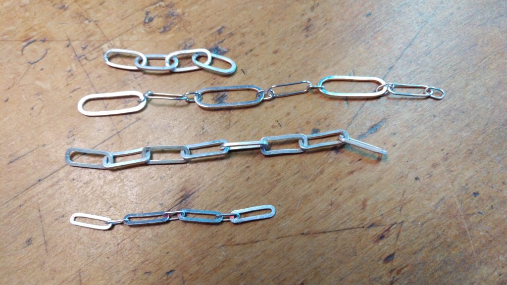 Silber-Musterteilstuecke-zur-Ansicht-fuer-Kundin